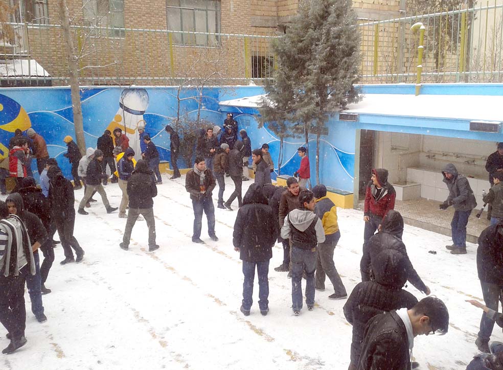 دانش آموزان دبیرستان علامه طباطبایی